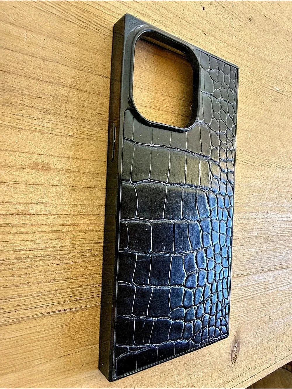 Black Crocodile-Print Phone 15 pro Case